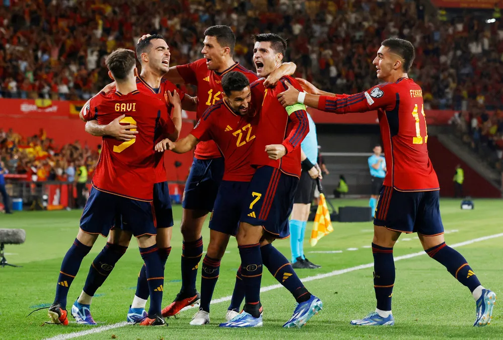 Kết quả Vòng loại EURO 2024 hôm nay, 13/10: ĐT Tây Ban Nha thắng Scotland, Na Uy thắng đậm Síp - Ảnh 1. Kết quả Vòng loại EURO 2024 hôm nay, 13/10: ĐT Tây Ban Nha thắng Scotland, Na Uy thắng đậm Síp - Ảnh 1.