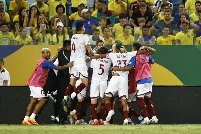 ĐT Brazil bất ngờ bị Venezuela cầm hòa ở vòng loại World Cup 2026 - Ảnh 2. ĐT Brazil bất ngờ bị Venezuela cầm hòa ở vòng loại World Cup 2026 - Ảnh 2.