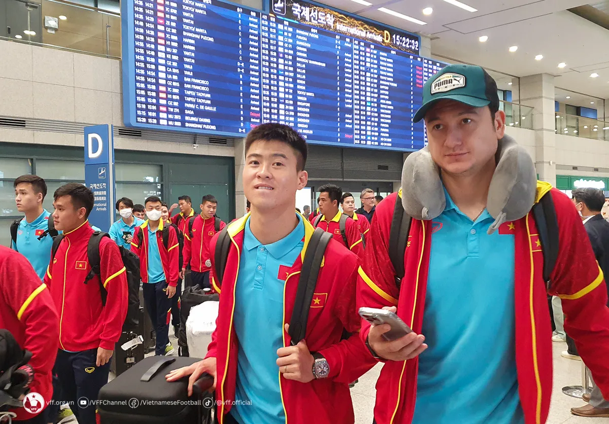 ĐT Việt Nam đã có mặt tại Suwon, chuẩn bị cho trận giao hữu với đội tuyển Hàn Quốc - Ảnh 3. ĐT Việt Nam đã có mặt tại Suwon, chuẩn bị cho trận giao hữu với đội tuyển Hàn Quốc - Ảnh 3.