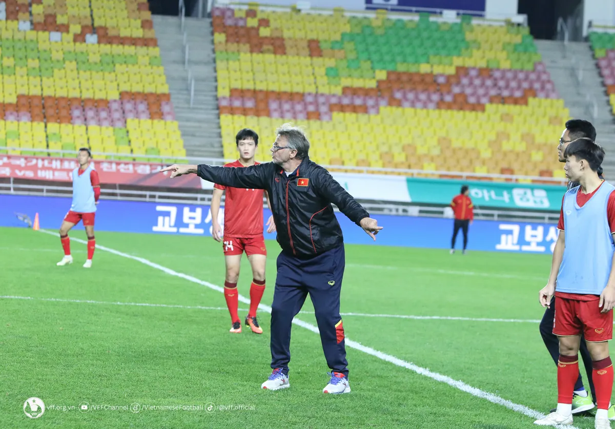 HLV Philippe Troussier ví trận đấu với ĐT Hàn Quốc như một món quà dành cho các cầu thủ Việt Nam - Ảnh 5. HLV Philippe Troussier ví trận đấu với ĐT Hàn Quốc như một món quà dành cho các cầu thủ Việt Nam - Ảnh 5.