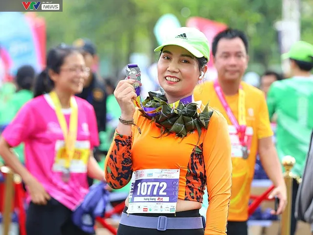 Những khoảnh khắc ấn tượng tại Giải Marathon Đất Sen hồng – Đồng Tháp năm 2023 - Ảnh 7.