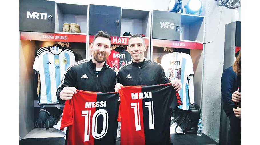Messi sẽ gặp lại đội b&oacute;ng cũ ở một trận giao hữu - Ảnh 1.