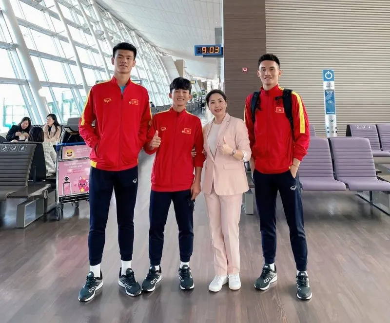 Khép lại chuyến tập huấn tại Hàn Quốc, đội tuyển U18 Việt Nam về nước an toàn - Ảnh 2. Khép lại chuyến tập huấn tại Hàn Quốc, đội tuyển U18 Việt Nam về nước an toàn - Ảnh 2.