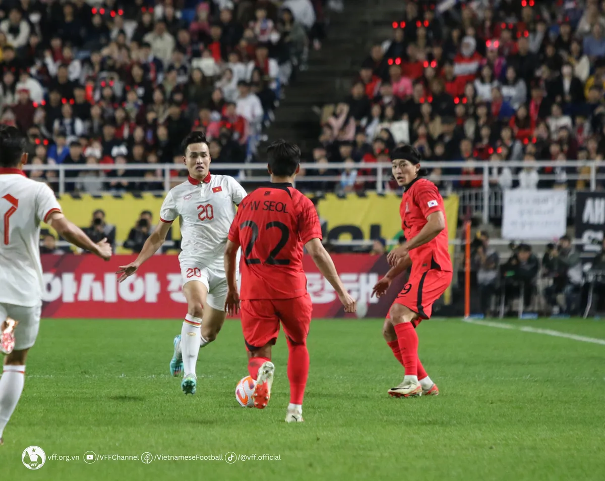 HLV Philippe Troussier: “Đội tuyển Việt Nam xứng đáng có 1-2 bàn thắng vào lưới Hàn Quốc” - Ảnh 5. HLV Philippe Troussier: “Đội tuyển Việt Nam xứng đáng có 1-2 bàn thắng vào lưới Hàn Quốc” - Ảnh 5.