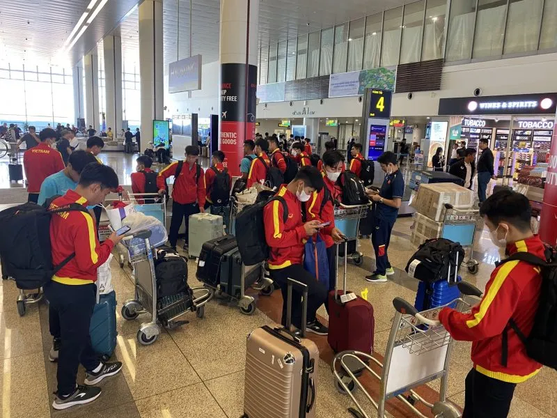Khép lại chuyến tập huấn tại Hàn Quốc, đội tuyển U18 Việt Nam về nước an toàn - Ảnh 1. Khép lại chuyến tập huấn tại Hàn Quốc, đội tuyển U18 Việt Nam về nước an toàn - Ảnh 1.
