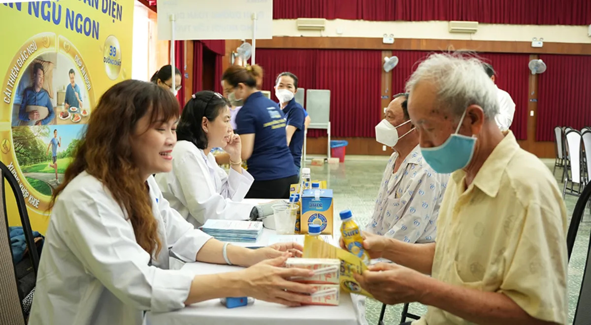 “Có hẹn cùng thanh xuân” – Chuyến tàu ngược thời gian cho người cao tuổi - Ảnh 1.