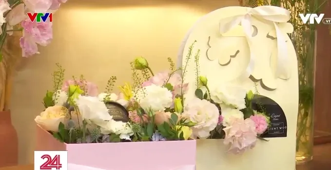 S&ocirc;i động thị trường qu&agrave; tặng dịp 20/10 - Ảnh 3.