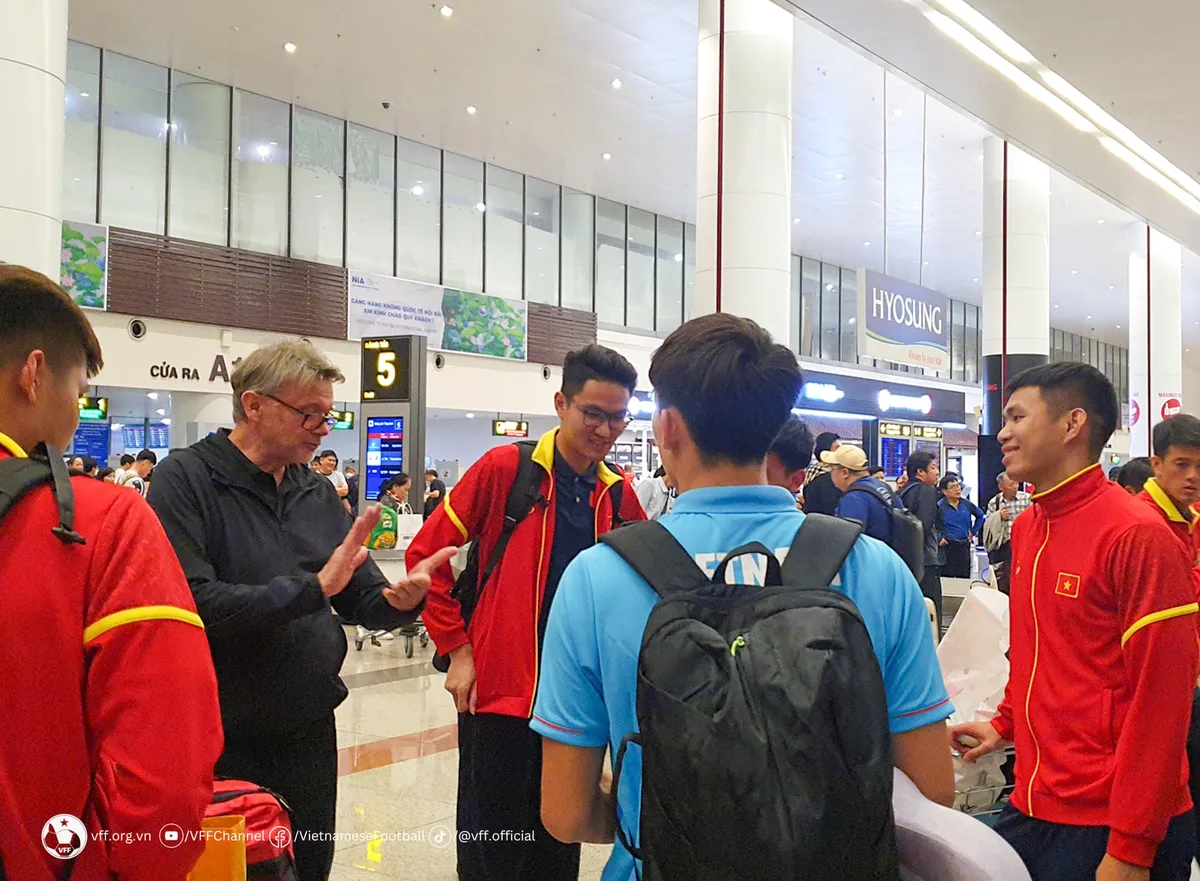 Đội tuyển Việt Nam về nước, hoàn thành chuỗi trận giao hữu chuẩn bị cho Vòng loại World Cup 2026 - Ảnh 3. Đội tuyển Việt Nam về nước, hoàn thành chuỗi trận giao hữu chuẩn bị cho Vòng loại World Cup 2026 - Ảnh 3.