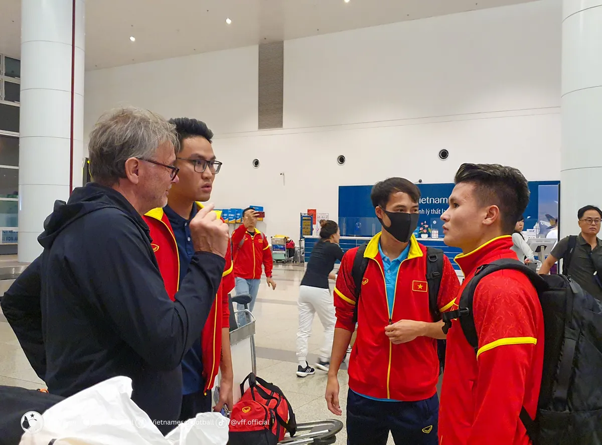 Đội tuyển Việt Nam về nước, hoàn thành chuỗi trận giao hữu chuẩn bị cho Vòng loại World Cup 2026 - Ảnh 2. Đội tuyển Việt Nam về nước, hoàn thành chuỗi trận giao hữu chuẩn bị cho Vòng loại World Cup 2026 - Ảnh 2.