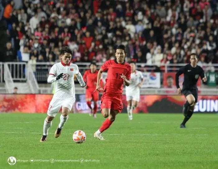 Thua đậm Hàn Quốc, ĐT Việt Nam vẫn tăng 1 bậc trên BXH FIFA - Ảnh 1. Thua đậm Hàn Quốc, ĐT Việt Nam vẫn tăng 1 bậc trên BXH FIFA - Ảnh 1.