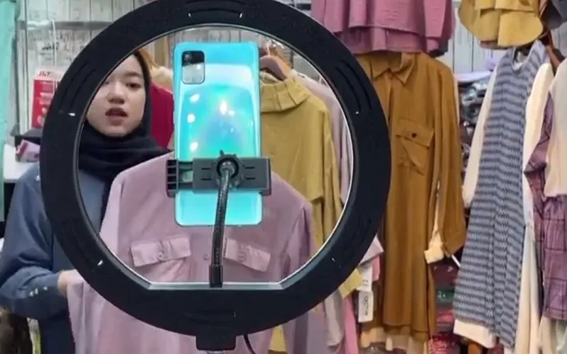 V&igrave; sao Indonesia cấm b&aacute;n h&agrave;ng tr&ecirc;n mạng x&atilde; hội? - Ảnh 1.