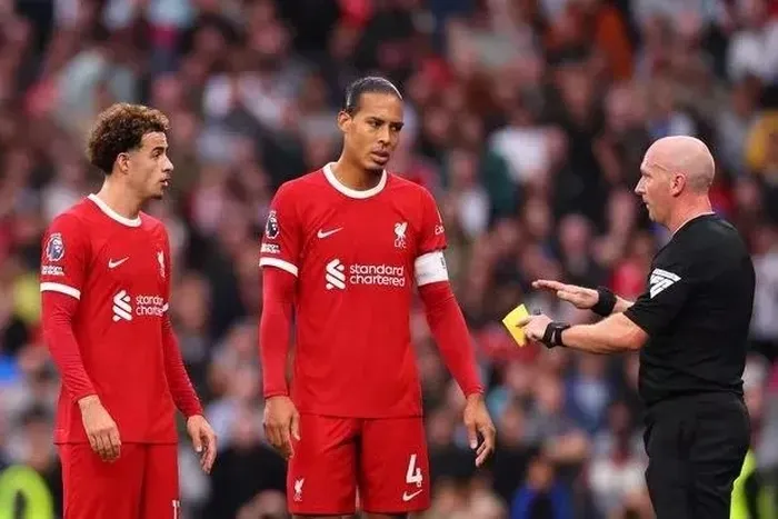 Liverpool kh&ocirc;ng chấp nhận lời xin lỗi của trọng t&agrave;i Premier League - Ảnh 2.