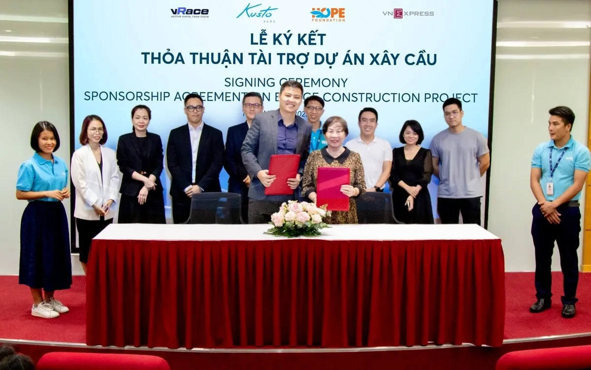 Kusto Home ký kết tài trợ dự án xây cầu cùng Hope Foundation - Ảnh 1.