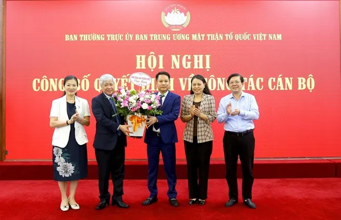 Nhà báo Trương Thành Trung được bổ nhiệm giữ chức Tổng Biên tập Tạp chí Mặt trận - Ảnh 4.