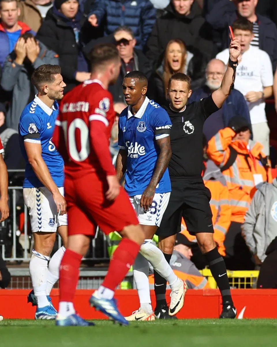 Salah tỏa sáng, Liverpool tạm vươn top đầu trên BXH Ngoại hạng Anh - Ảnh 1. Salah tỏa sáng, Liverpool tạm vươn top đầu trên BXH Ngoại hạng Anh - Ảnh 1.