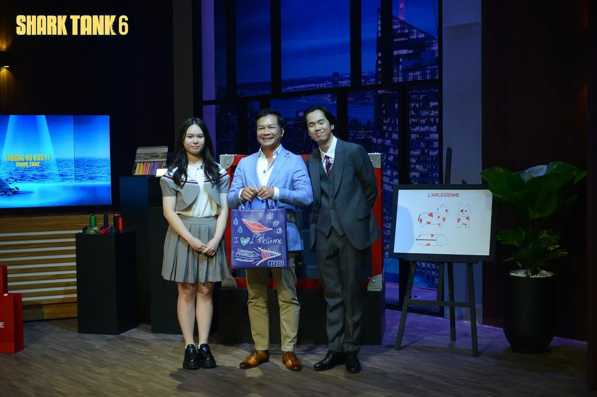 Shark Tank - Tập 4: Cặp du học sinh cấp 3 gọi vốn thành công với túi xách - Ảnh 10.