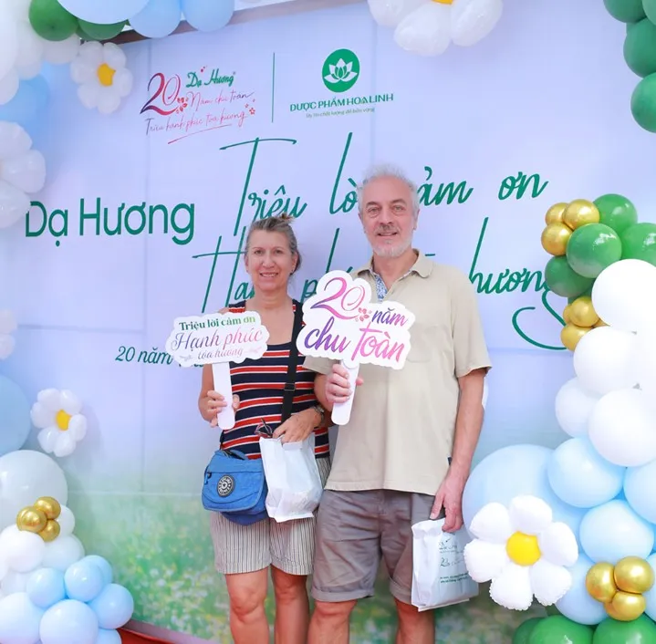 &ldquo;Trạm lan toả hạnh ph&uacute;c&rdquo; - Lời tri &acirc;n kh&aacute;ch h&agrave;ng cho 20 năm đồng h&agrave;nh từ Dạ Hương - Ảnh 2.