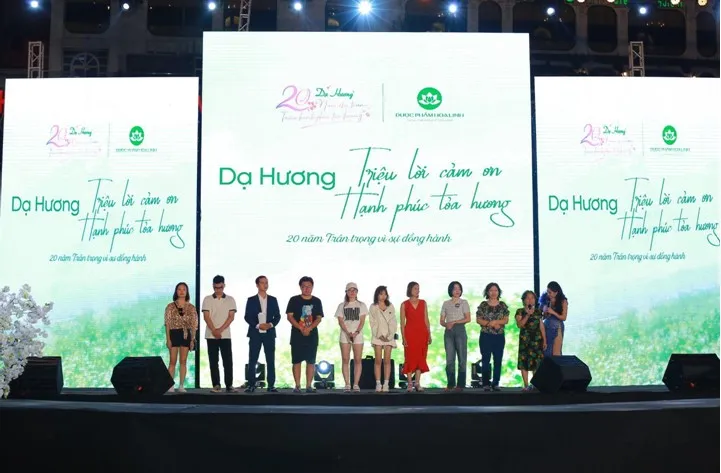 &ldquo;Trạm lan toả hạnh ph&uacute;c&rdquo; - Lời tri &acirc;n kh&aacute;ch h&agrave;ng cho 20 năm đồng h&agrave;nh từ Dạ Hương - Ảnh 3.