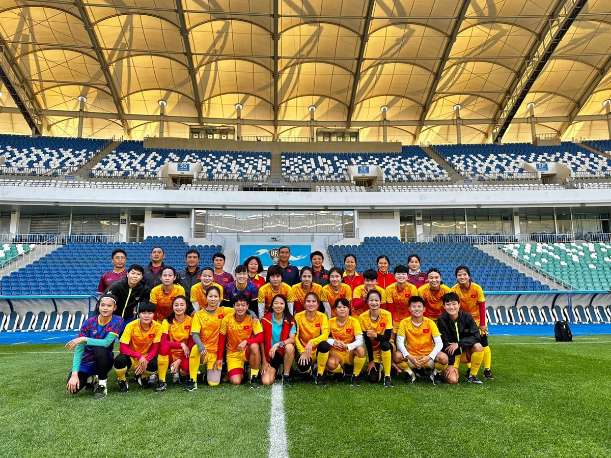 HLV Mai Đức Chung: ‘ĐT nữ Việt Nam sẽ chắt chiu từng cơ hội ở vòng loại Olympic 2024’ - Ảnh 1. HLV Mai Đức Chung: ‘ĐT nữ Việt Nam sẽ chắt chiu từng cơ hội ở vòng loại Olympic 2024’ - Ảnh 1.