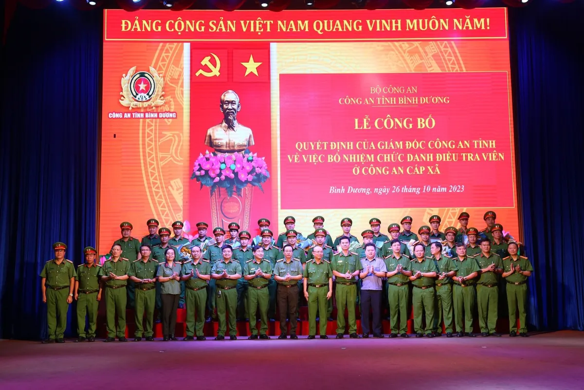 Bình Dương: 42 Trưởng, Phó công an xã được làm điều tra viên - Ảnh 1.