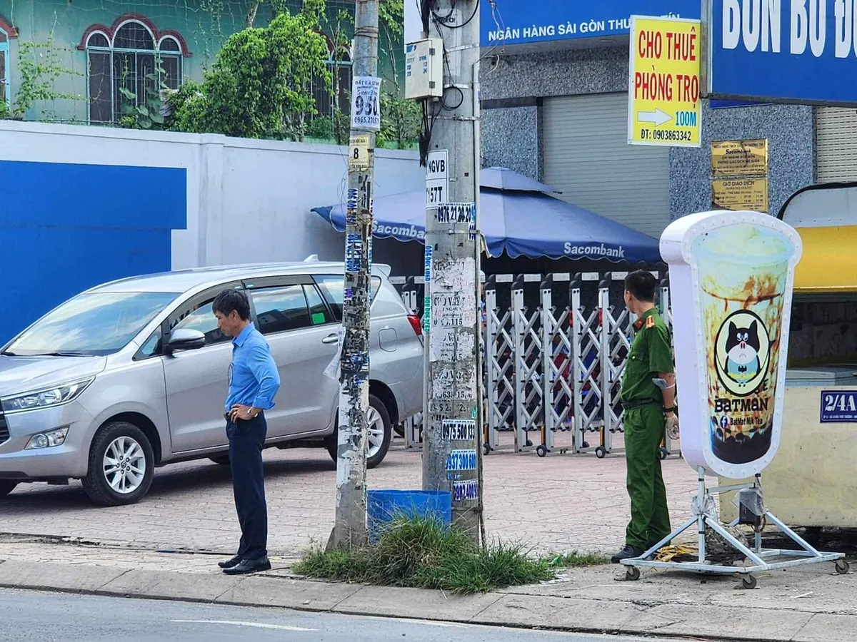 Bắt 3 nghi phạm dùng súng cướp ngân hàng ở Hóc Môn - Ảnh 3.