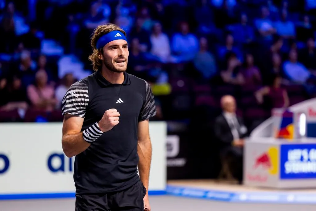 Daniil Medvedev và Tsitsipas vào bán kết giải quần vợt Vienna mở rộng - Ảnh 1. Daniil Medvedev và Tsitsipas vào bán kết giải quần vợt Vienna mở rộng - Ảnh 1.