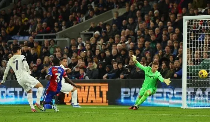 Tottenham tiếp tục dẫn đầu giải Ngoại hạng Anh sau vòng 10 - Ảnh 2.
