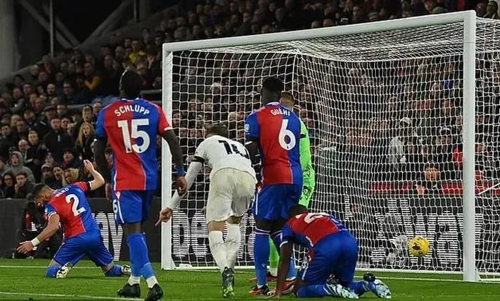 Tottenham tiếp tục dẫn đầu giải Ngoại hạng Anh sau vòng 10 - Ảnh 1.