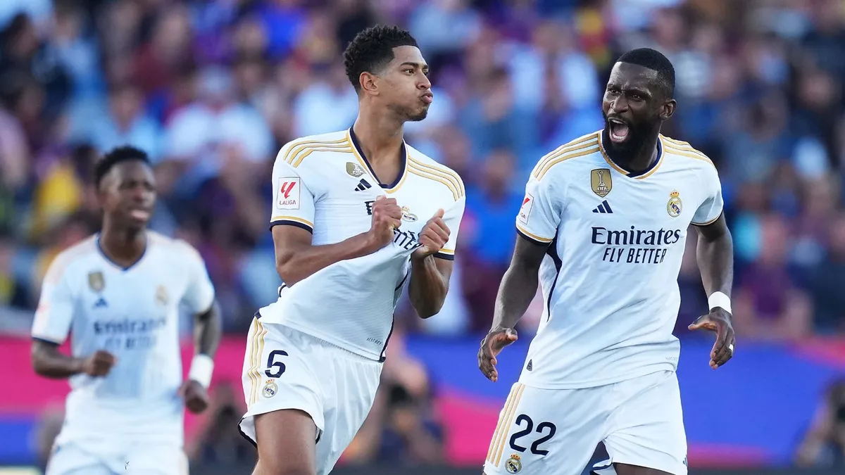 Bellingham tỏa sáng giúp Real Madrid giành 3 điểm trong trận El Clasico - Ảnh 1. Bellingham tỏa sáng giúp Real Madrid giành 3 điểm trong trận El Clasico - Ảnh 1.