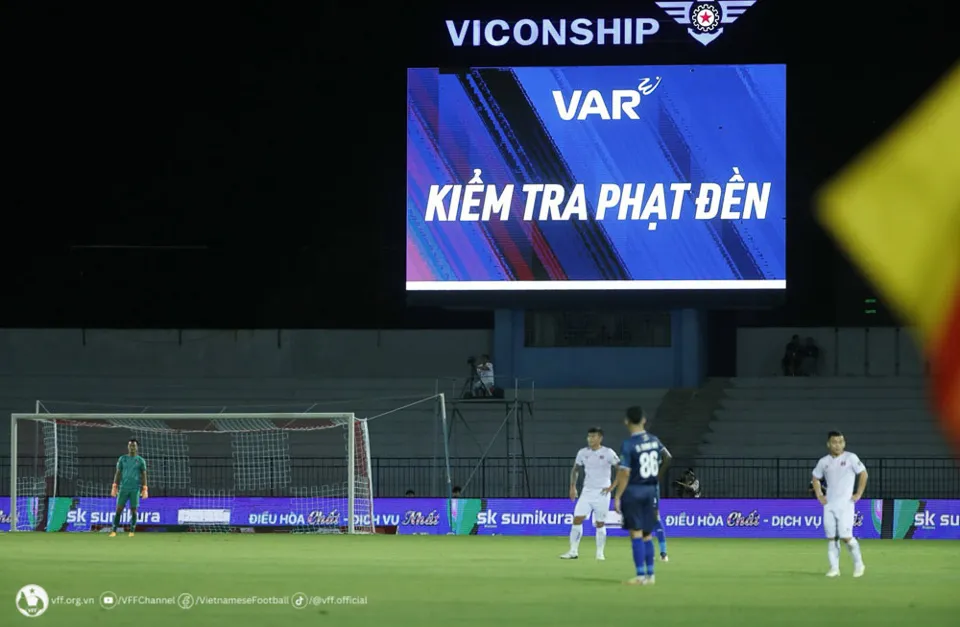 VAR vận hành thế nào - Ảnh 2. VAR vận hành thế nào - Ảnh 2.