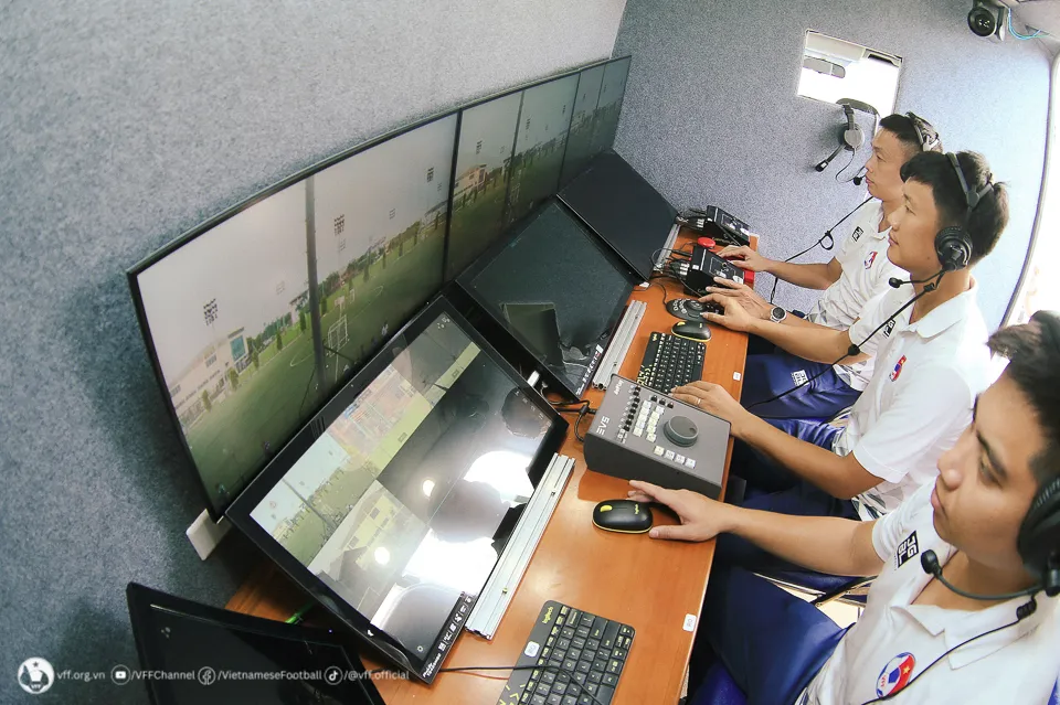 VAR vận hành thế nào - Ảnh 1. VAR vận hành thế nào - Ảnh 1.