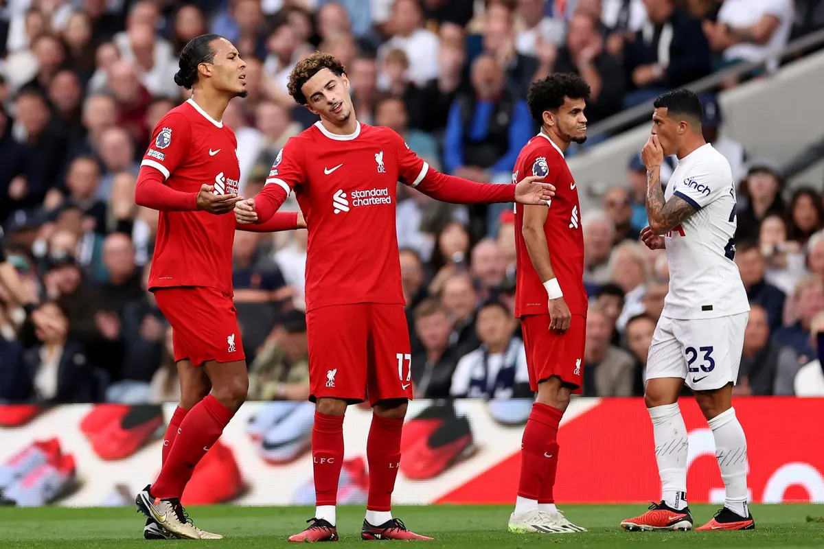 Liverpool đề nghị x&oacute;a thẻ đỏ cho Curtis Jones ở trận gặp Tottenham - Ảnh 1.