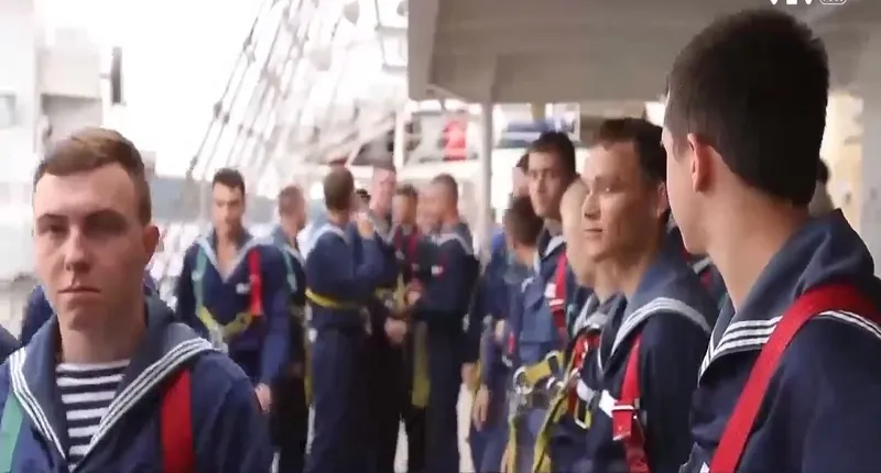 Kh&aacute;m ph&aacute; t&agrave;u buồm huấn luyện của Nga - Ảnh 1.