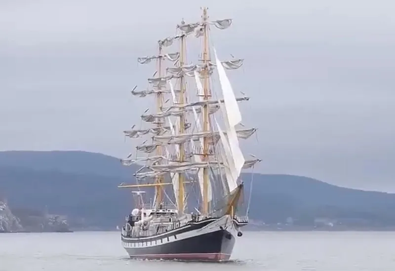 Kh&aacute;m ph&aacute; t&agrave;u buồm huấn luyện của Nga - Ảnh 2.
