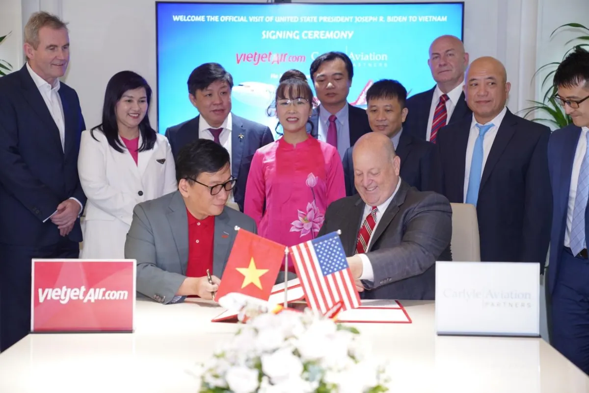 Quý III/2023, Vietjet đạt 95% kế hoạch doanh thu năm, tiếp nhận vốn góp 100 triệu USD từ các quỹ đầu tư - Ảnh 2.