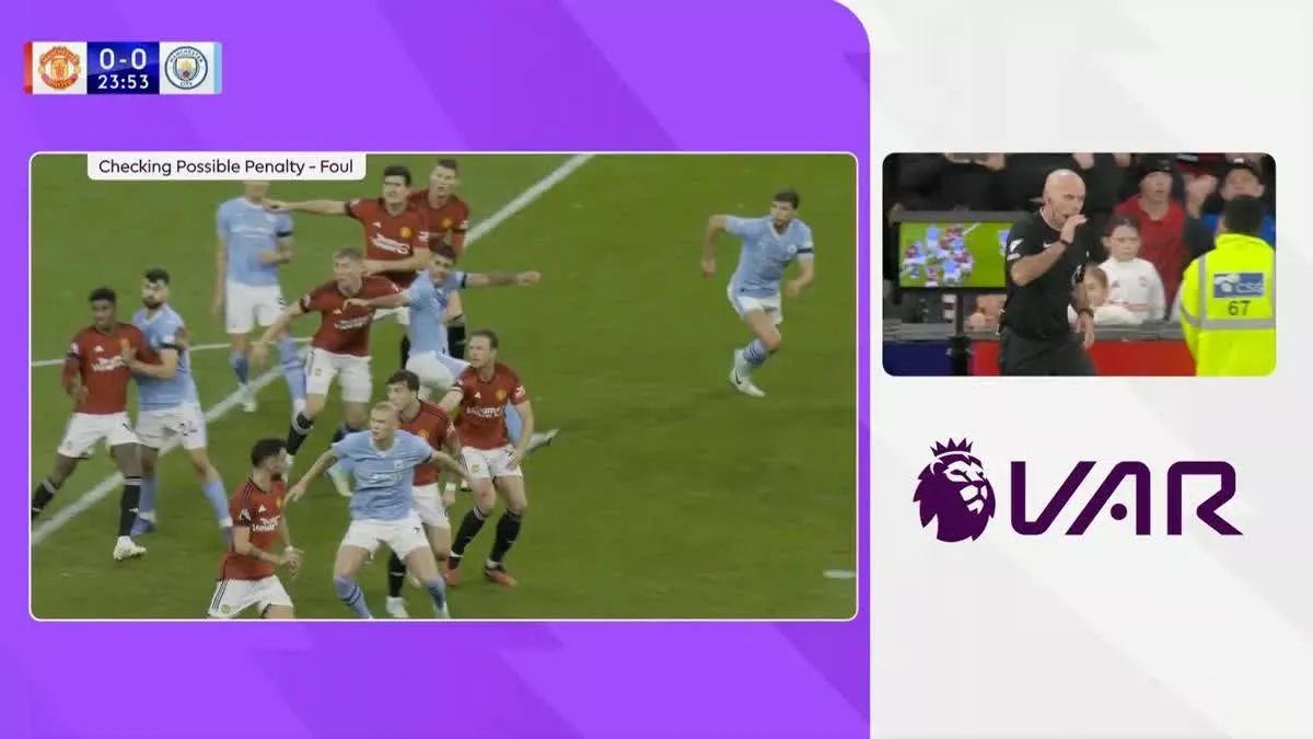 Những tranh c&atilde;i về quả phạt đền trận derby Manchester - Ảnh 1.