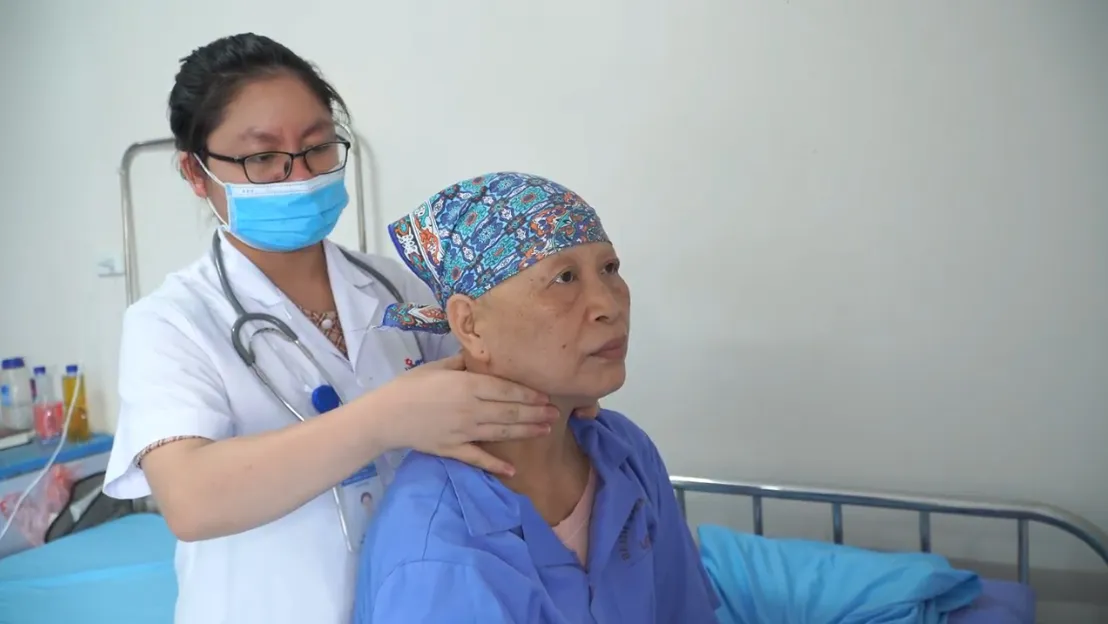 Người mẹ bị ung thư, một mình nuôi con 17 tháng tuổi - Ảnh 2.