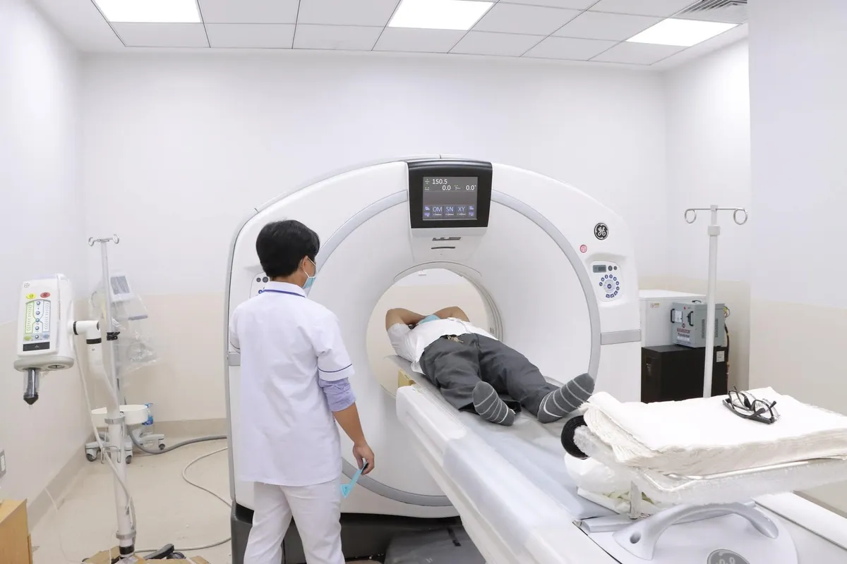 Bệnh viện Ung bướu TP Hồ Chí Minh: Một máy chụp cộng hưởng từ bị hỏng đã hoạt động trở lại - Ảnh 1.