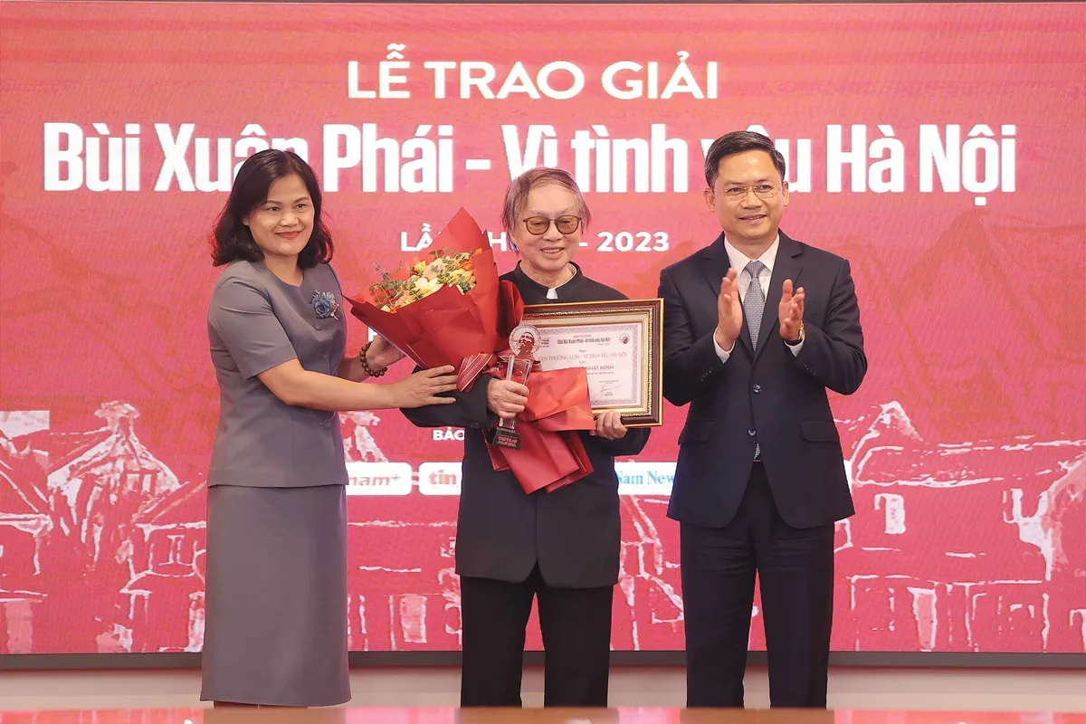 Đạo diễn Đặng Nhật Minh được trao Giải thưởng Lớn Bùi Xuân Phái - Vì tình yêu Hà Nội - Ảnh 1.