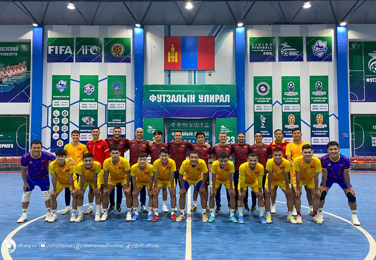 Đội tuyển futsal Việt Nam hứng khởi trong buổi tập đầu tiên tại Ulaanbaatar - Ảnh 2. Đội tuyển futsal Việt Nam hứng khởi trong buổi tập đầu tiên tại Ulaanbaatar - Ảnh 2.