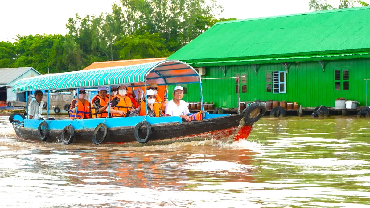Chiêm ngưỡng làng bè đa sắc màu tại An Giang - Ảnh 9.