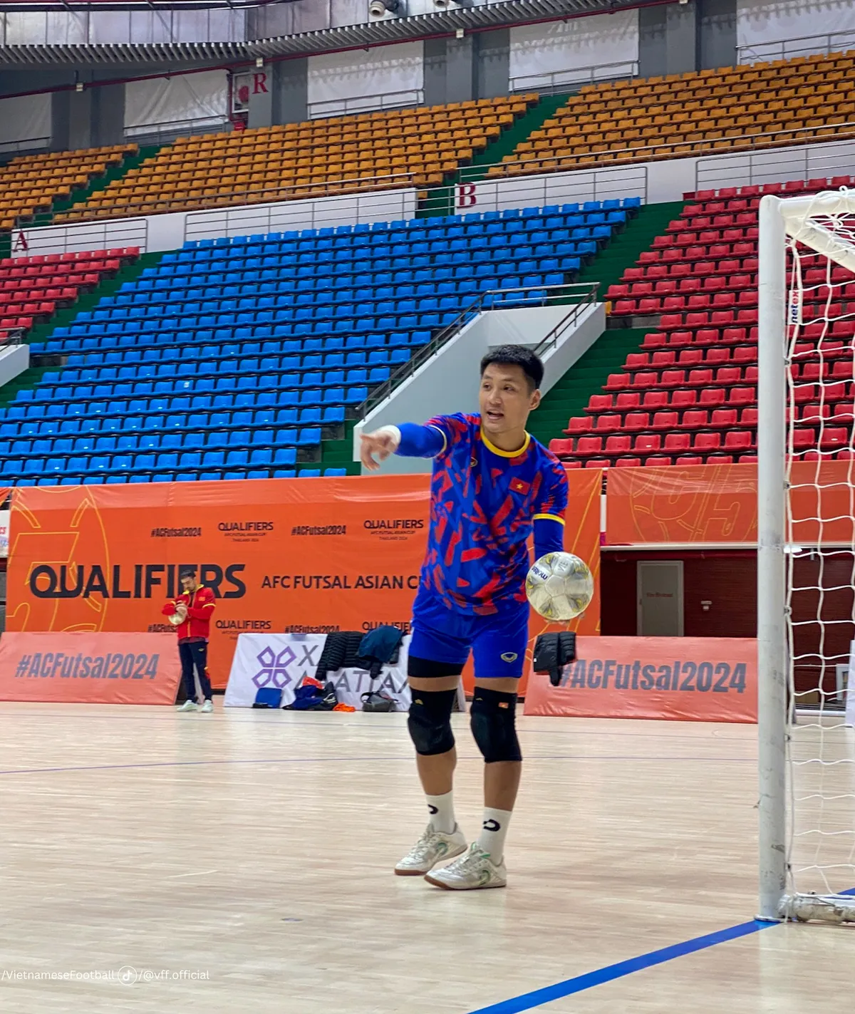 Đội tuyển futsal Việt Nam tích cực hoàn thiện bước chuẩn bị cuối cùng cho trận ra quân - Ảnh 7. Đội tuyển futsal Việt Nam tích cực hoàn thiện bước chuẩn bị cuối cùng cho trận ra quân - Ảnh 7.