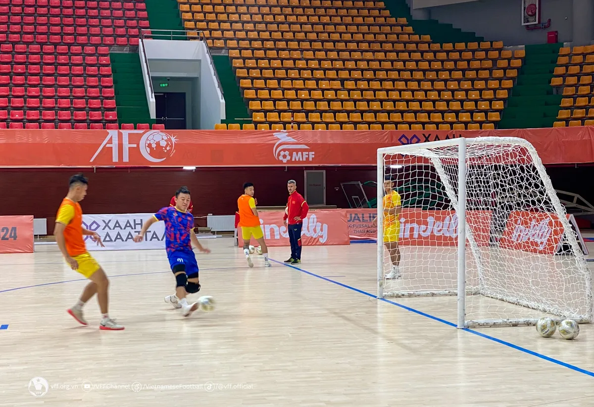 Đội tuyển futsal Việt Nam tích cực hoàn thiện bước chuẩn bị cuối cùng cho trận ra quân - Ảnh 6. Đội tuyển futsal Việt Nam tích cực hoàn thiện bước chuẩn bị cuối cùng cho trận ra quân - Ảnh 6.