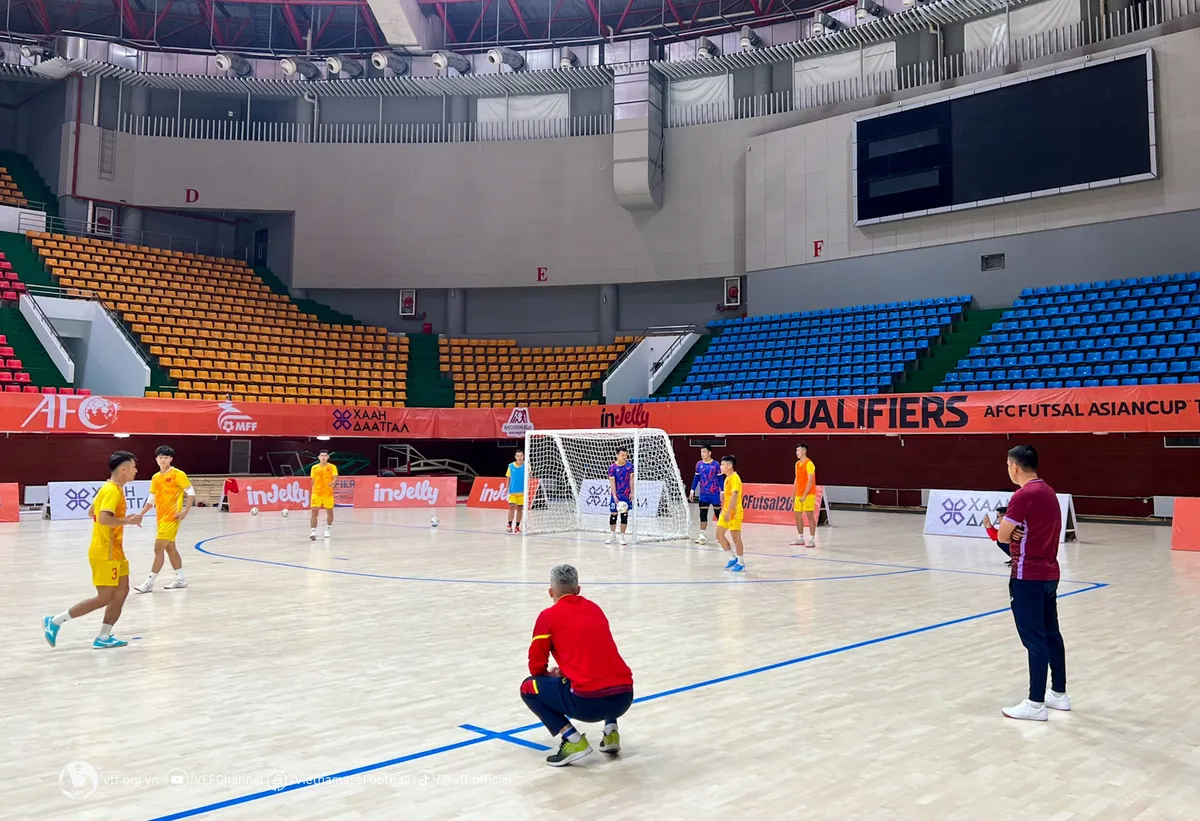 Đội tuyển futsal Việt Nam tích cực hoàn thiện bước chuẩn bị cuối cùng cho trận ra quân - Ảnh 5. Đội tuyển futsal Việt Nam tích cực hoàn thiện bước chuẩn bị cuối cùng cho trận ra quân - Ảnh 5.