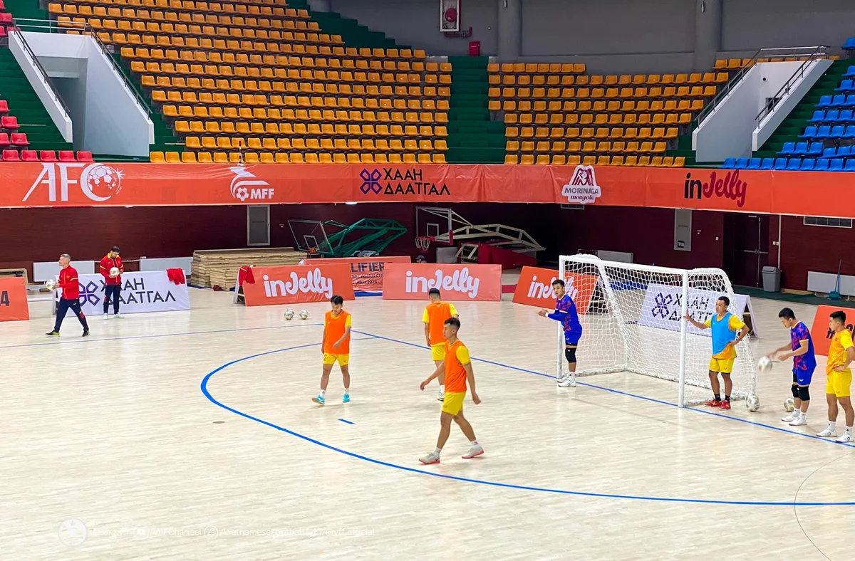 Đội tuyển futsal Việt Nam tích cực hoàn thiện bước chuẩn bị cuối cùng cho trận ra quân - Ảnh 4. Đội tuyển futsal Việt Nam tích cực hoàn thiện bước chuẩn bị cuối cùng cho trận ra quân - Ảnh 4.