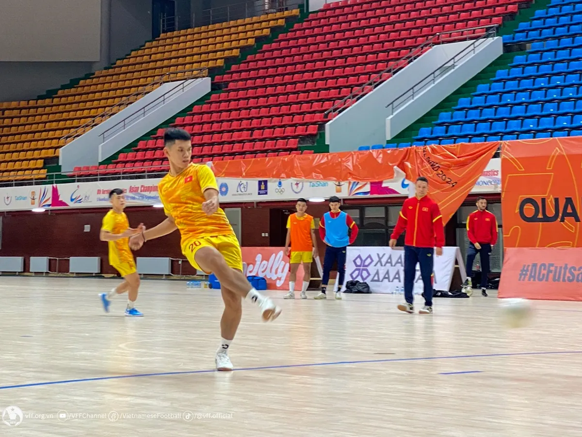 Đội tuyển futsal Việt Nam tích cực hoàn thiện bước chuẩn bị cuối cùng cho trận ra quân - Ảnh 3. Đội tuyển futsal Việt Nam tích cực hoàn thiện bước chuẩn bị cuối cùng cho trận ra quân - Ảnh 3.