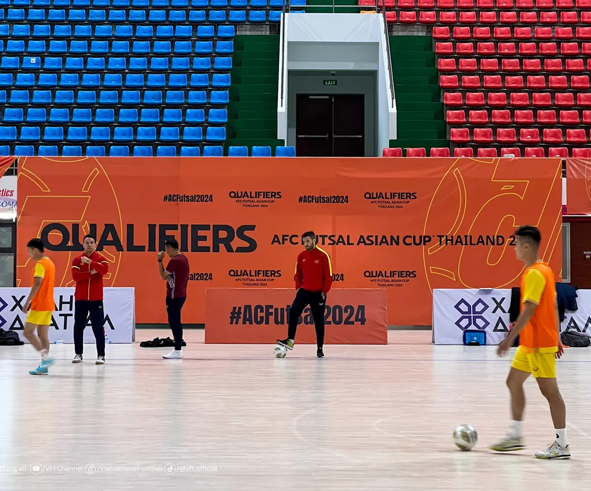 Đội tuyển futsal Việt Nam tích cực hoàn thiện bước chuẩn bị cuối cùng cho trận ra quân - Ảnh 2. Đội tuyển futsal Việt Nam tích cực hoàn thiện bước chuẩn bị cuối cùng cho trận ra quân - Ảnh 2.