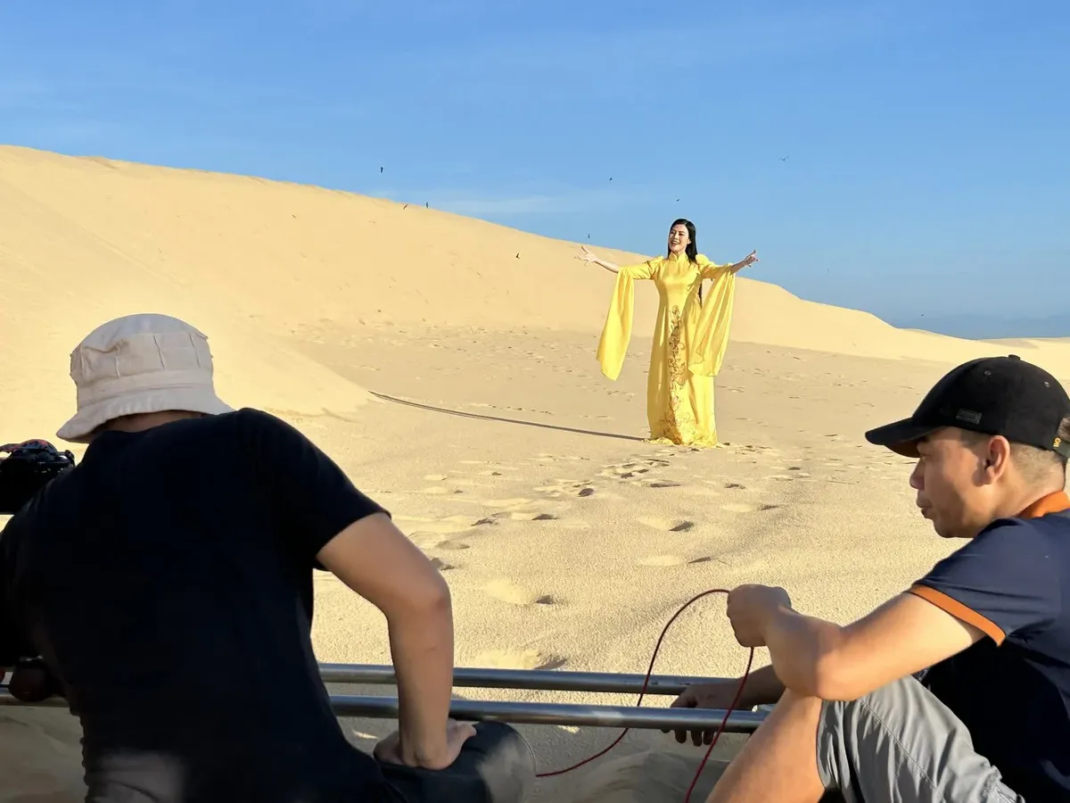 &Aacute; hậu Thi Phượng ra mắt MV Quảng B&igrave;nh qu&ecirc; ta ơi - Ảnh 2.