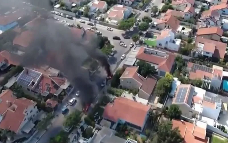 Xung đột tại Dải Gaza bước sang ngày thứ hai, Liên hợp quốc triệu tập phiên họp khẩn - Ảnh 1.