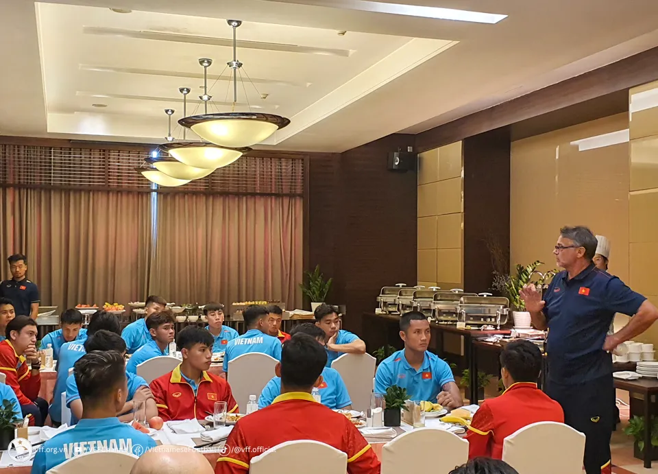 Đội tuyển Việt Nam đã đặt chân tới Đại Liên (Trung Quốc) - Ảnh 14. Đội tuyển Việt Nam đã đặt chân tới Đại Liên (Trung Quốc) - Ảnh 14.